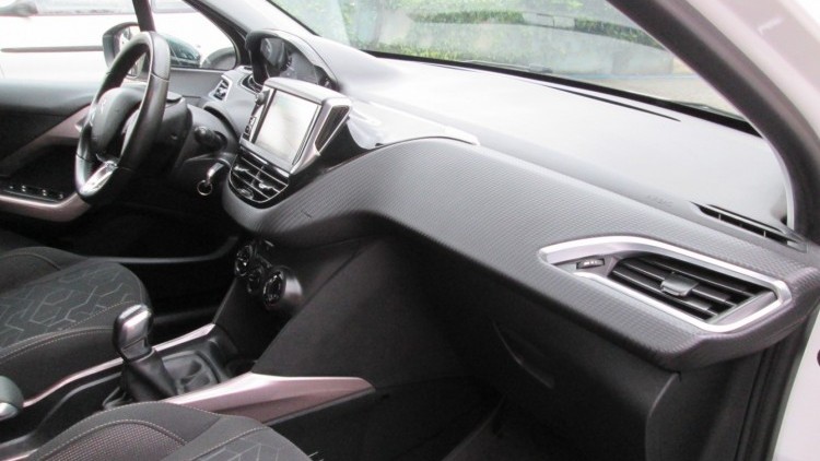 Peugeot 2008 1.6 BlueHDI " STYLE "