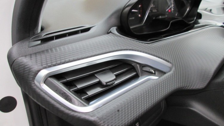 Peugeot 2008 1.6 BlueHDI " STYLE "