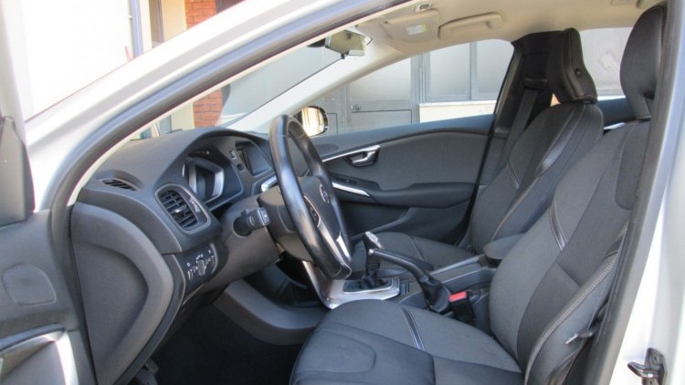 Volvo V40 Cross Country 1.6 D2 Momentum
