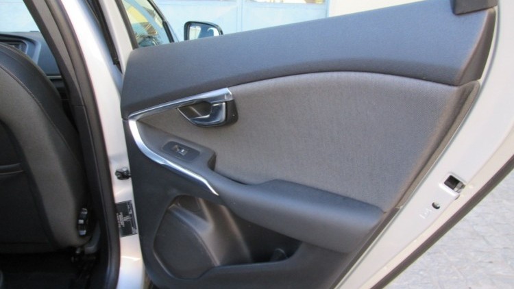 Volvo V40 Cross Country 1.6 D2 Momentum