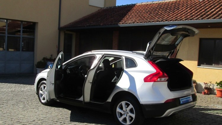 Volvo V40 Cross Country 1.6 D2 Momentum
