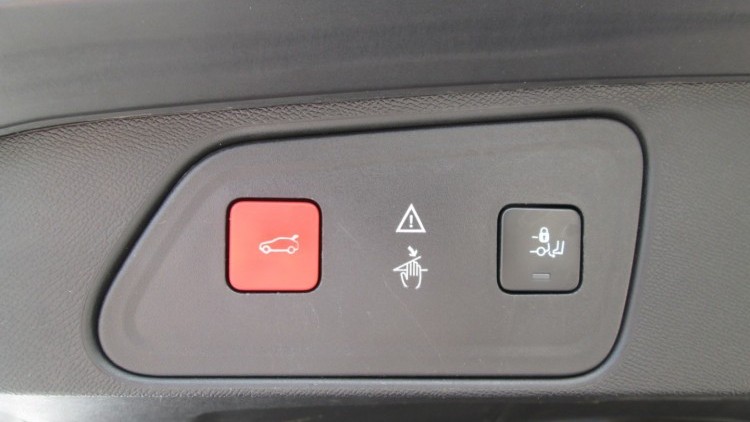 Peugeot 3008 1.5 BlueHdi ALLURE EAT8