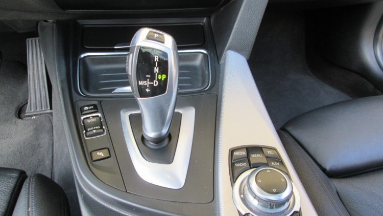 BMW S&eacute;rie 3 - 320 D Touring AUTO Pack-M