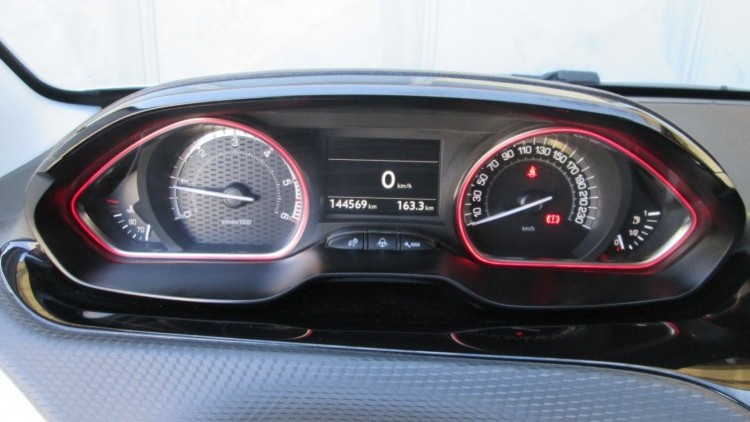 Peugeot 2008 1.6 BlueHDI " GT LINE "