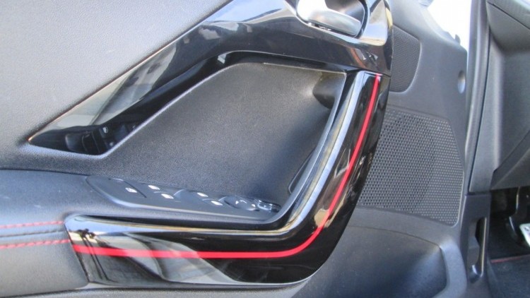 Peugeot 2008 1.6 BlueHDI " GT LINE "