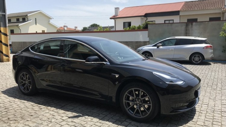 Tesla MODEL 3 Standard Range Plus RWD
