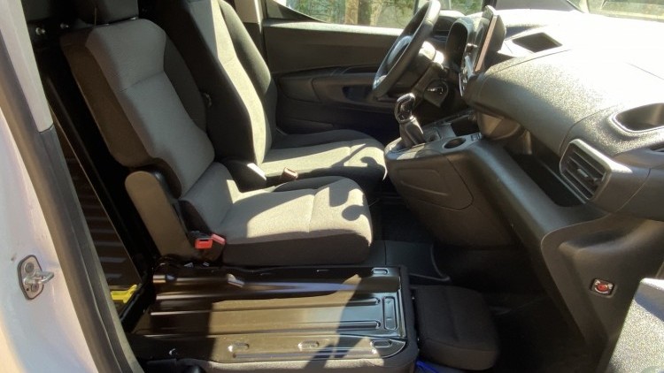 Citro&euml;n Berlingo 1.6 HDI 100 cv CarPlay e C&acirc;mara