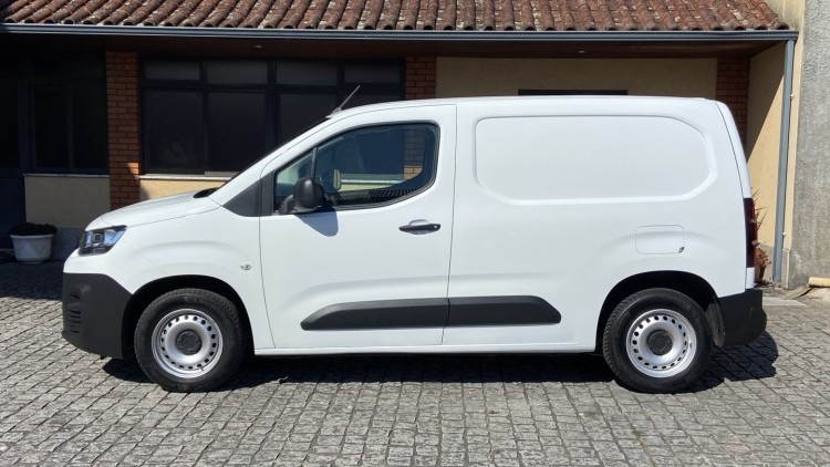 Citro&euml;n Berlingo 1.6 HDI 100 cv CarPlay e C&acirc;mara