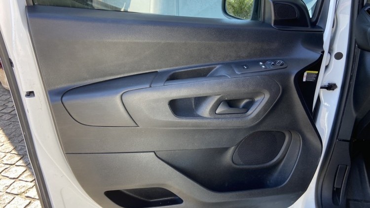 Citro&euml;n Berlingo 1.6 HDI 100 cv CarPlay e C&acirc;mara