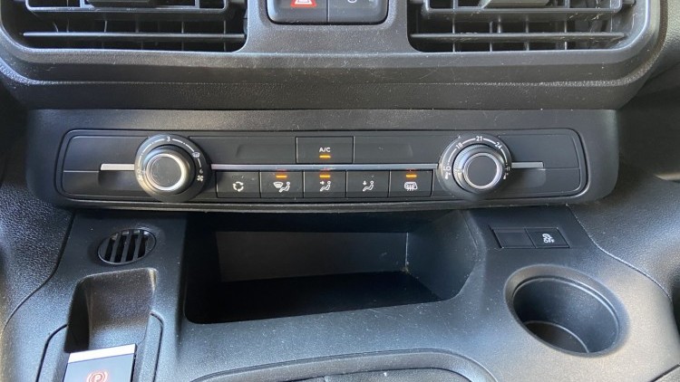 Citro&euml;n Berlingo 1.6 HDI 100 cv CarPlay e C&acirc;mara