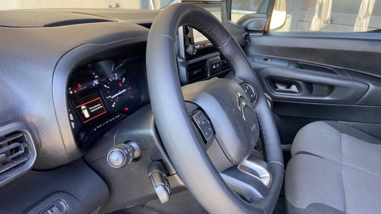 Citro&euml;n Berlingo 1.6 HDI 100 cv CarPlay e C&acirc;mara