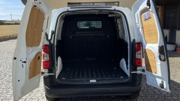 Citro&euml;n Berlingo 1.6 HDI 100 cv CarPlay e C&acirc;mara