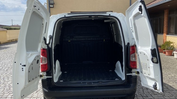 Citro&euml;n Berlingo 1.6 BlueHDI 100cv CARPLAY e CAMARA